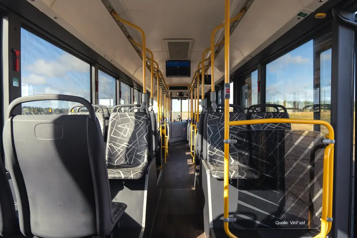 E-Bus-Test VinFast EB12 mit 400 km Reichweite Fahrgastraum INSTADRIVE ecarso E-Bus-Test VinFast EB12 mit 400 km Reichweite Fahrgastraum INSTADRIVE ecarso