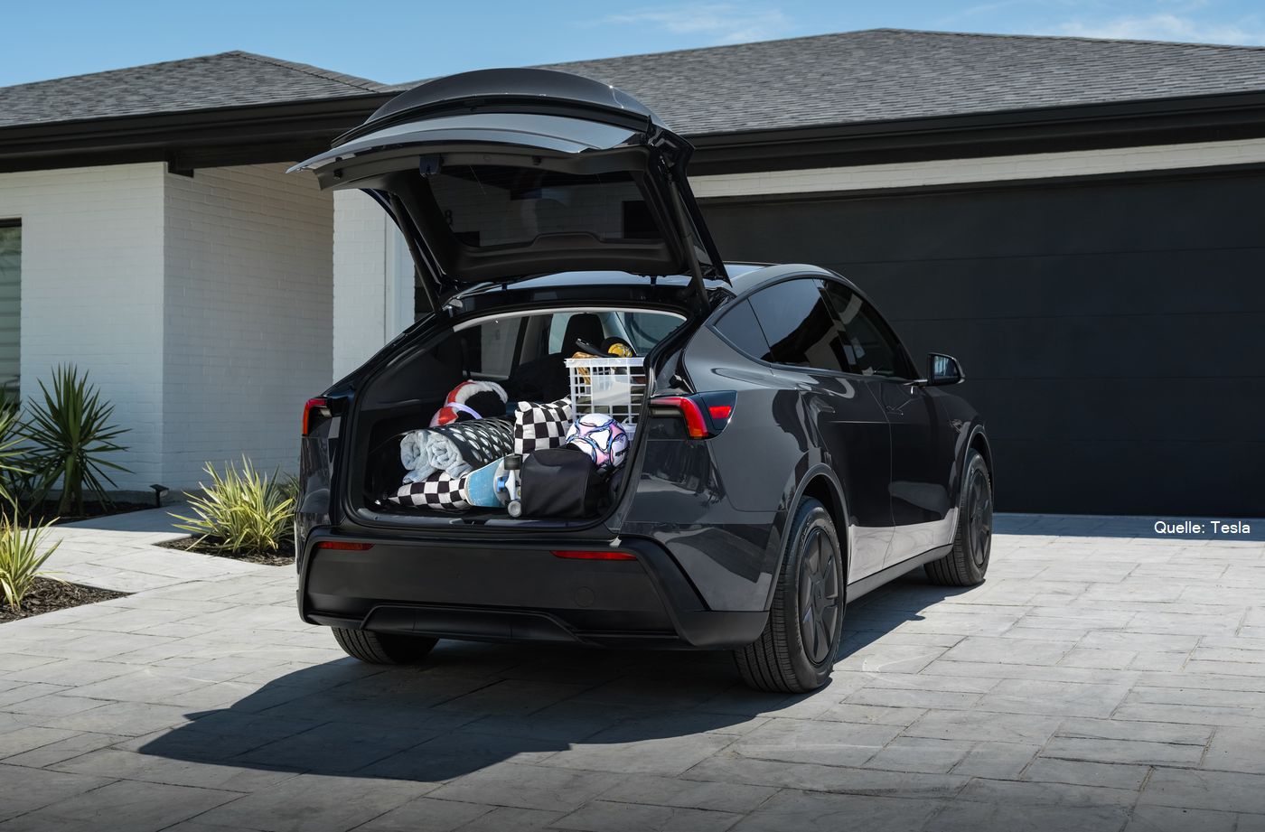 Tesla Model Y Standard Test Heck INSTADRIVE ecarso